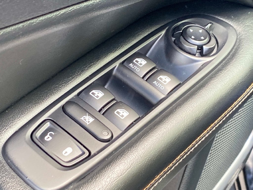 Used 2019 Black Jeep Latitude image 32