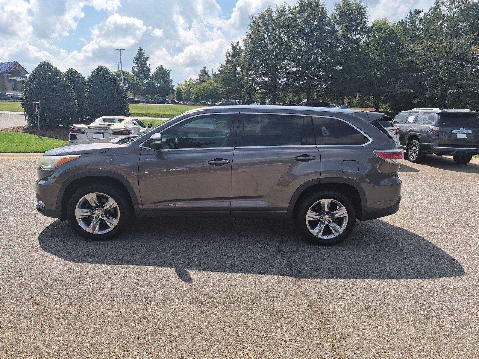 Used 2015 Predawn Gray Mica Toyota Limited image 2
