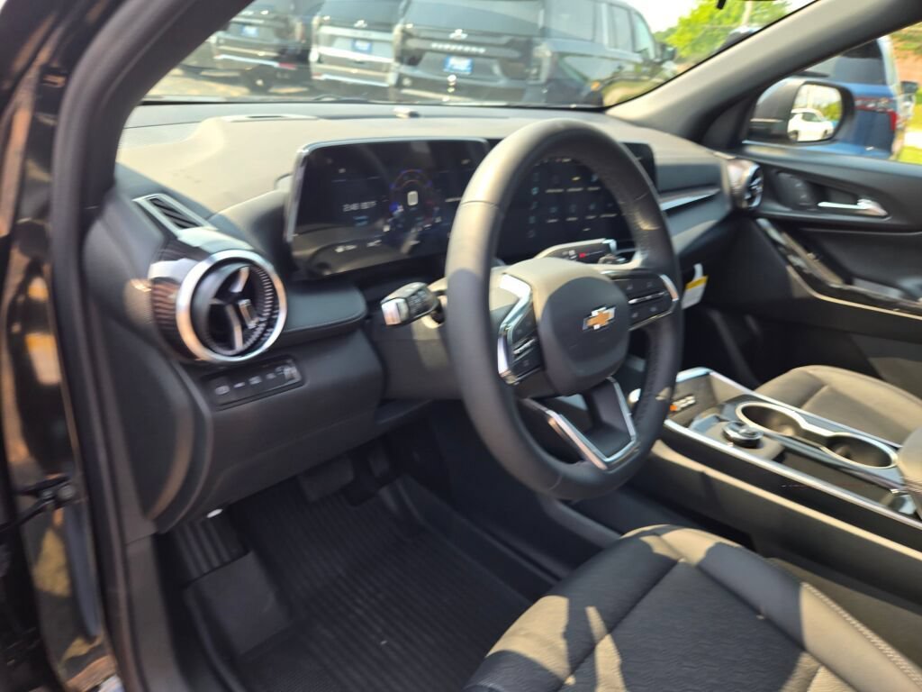 2027 Chevrolet Equinox LT - Photo 17