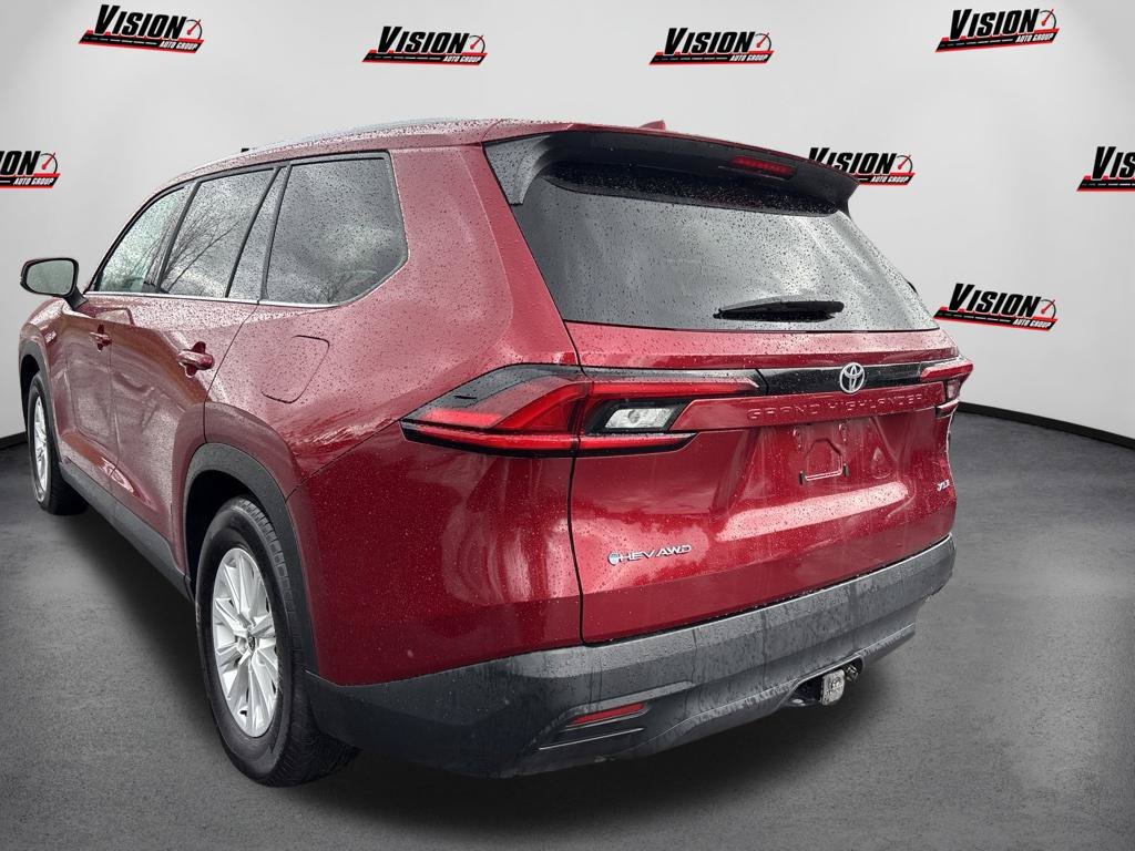 Used 2025  Toyota XLE image 7