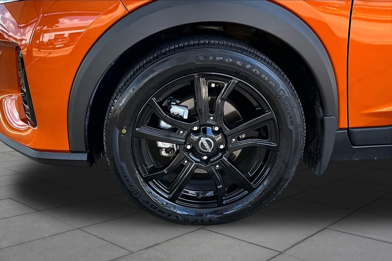 Used 2023 Super Black Nissan SR image 11