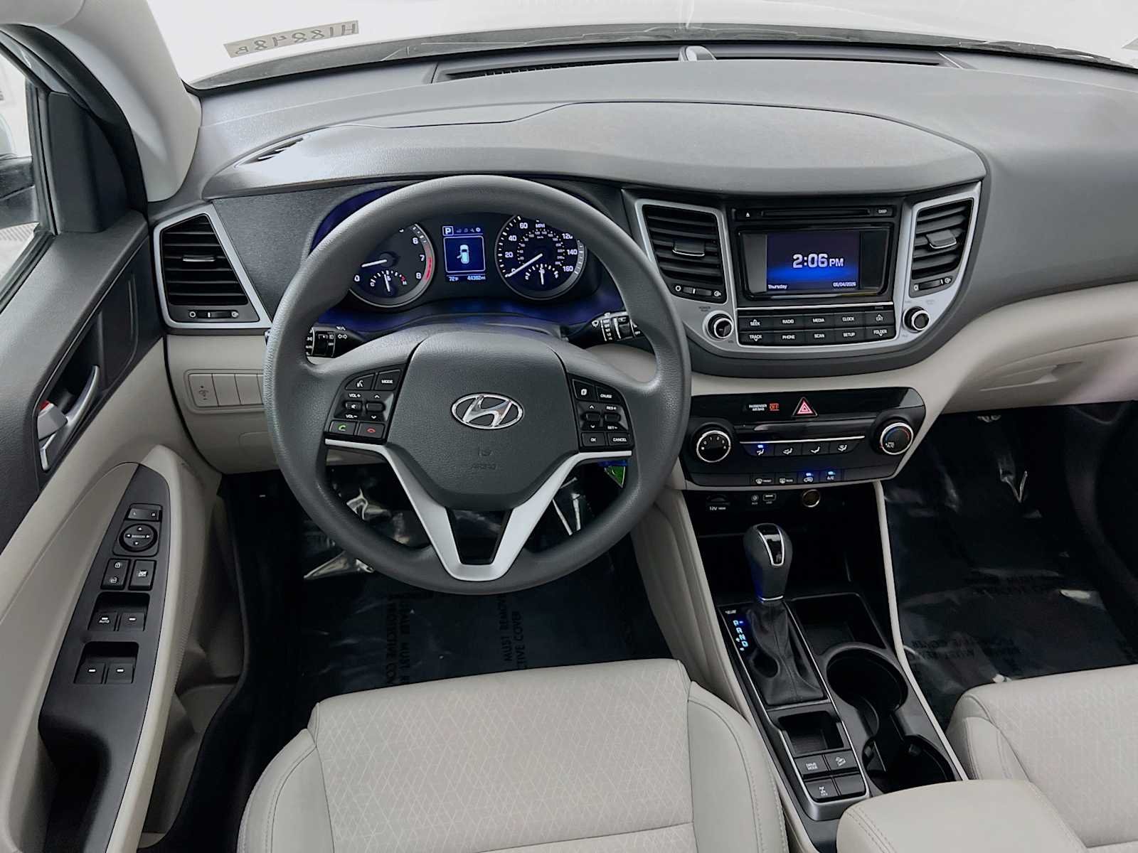 Used 2017 Molten Silver Hyundai SE image 21