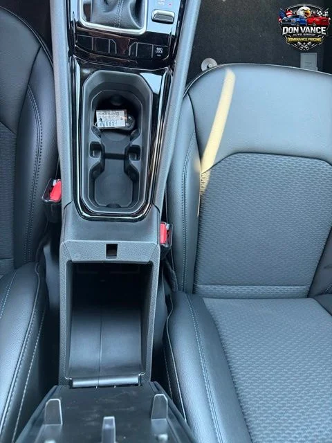 New 2026 Silver Zynith Metallic Clearcoat Jeep Latitude image 22