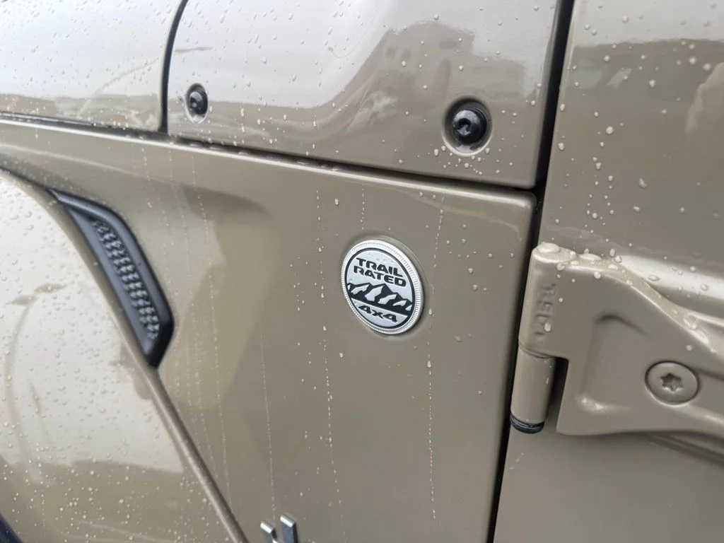 Certified Used 2020 Green Jeep Overland image 12