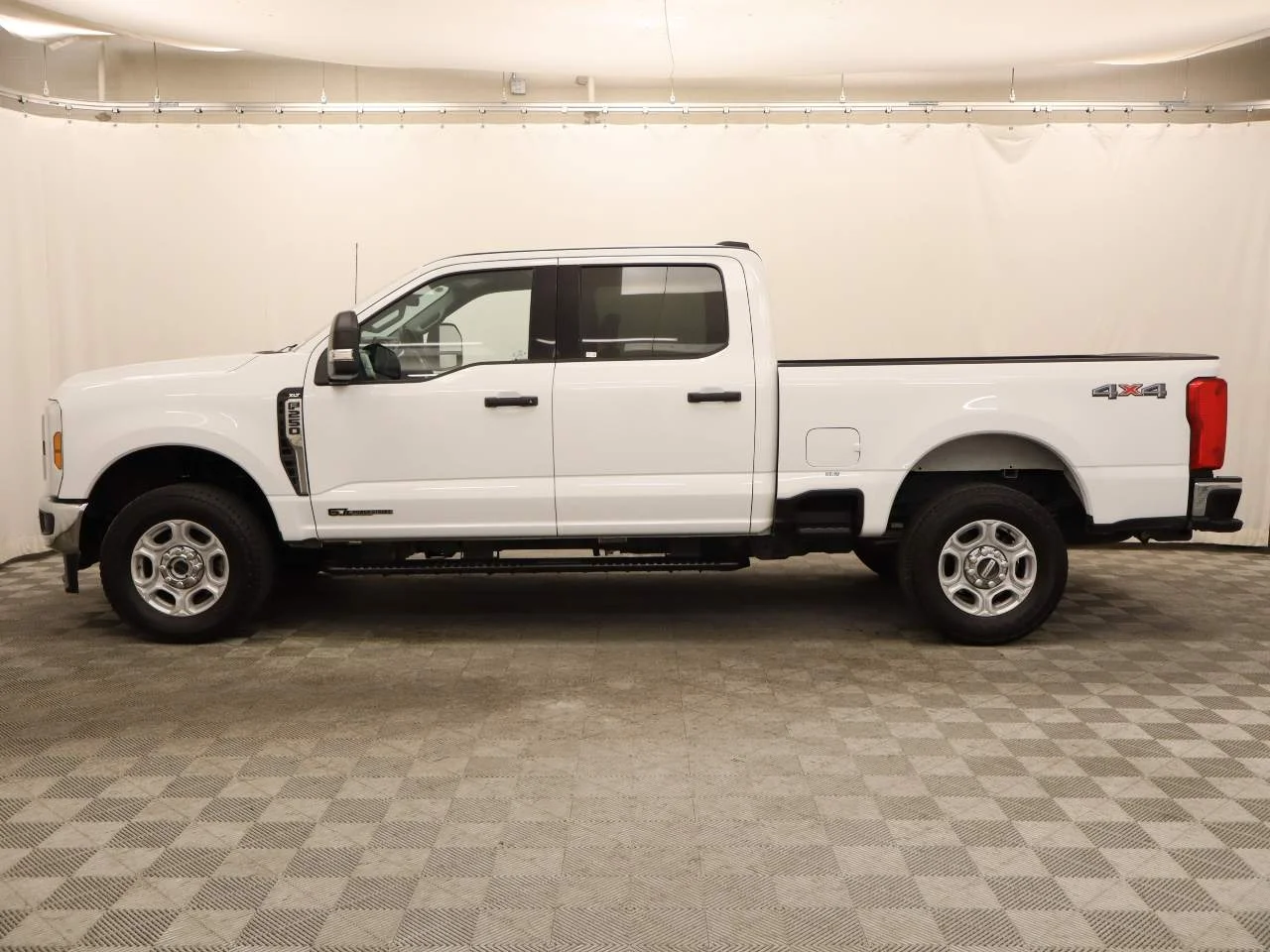Certified Used 2026 Oxford White Ford XLT Crew Cab image 2