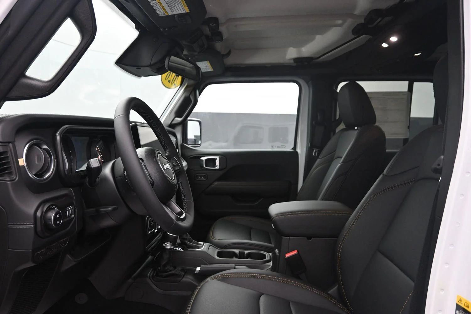 New 2026 Bright White Clear-Coat Exterior Paint Jeep Sahara image 20