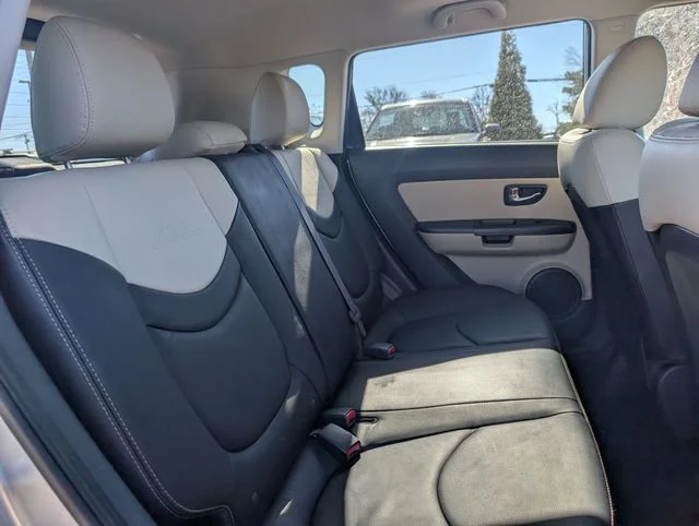 Used 2013 Silver Kia Exclaim image 20