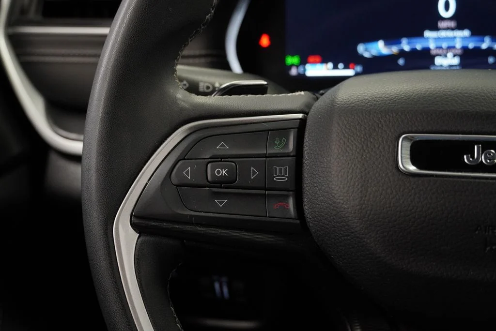 Used 2024 Black Jeep Laredo image 33