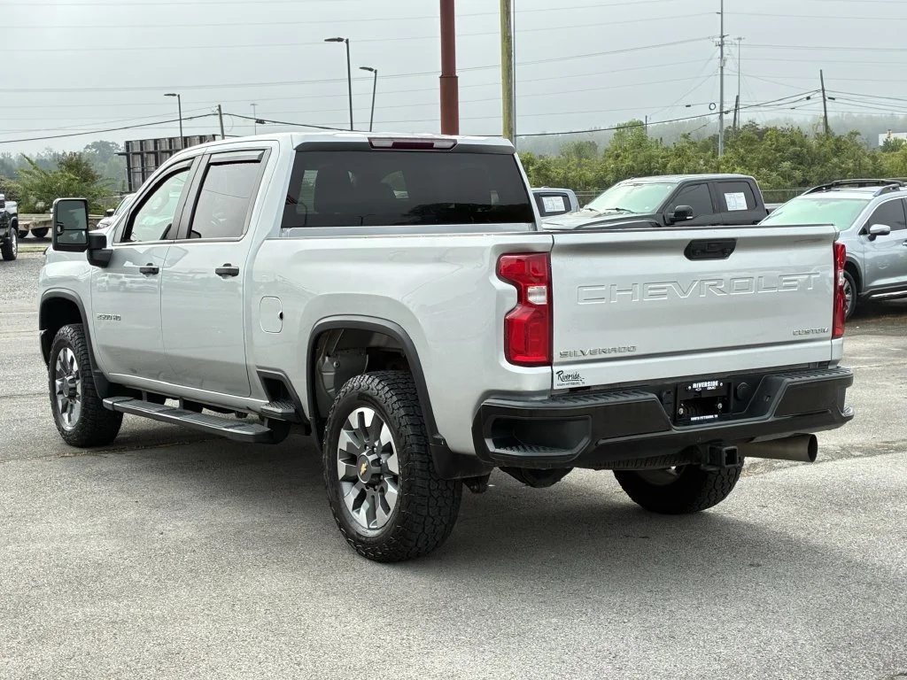 Used 2021 SILVER ICE METALLIC Chevrolet Custom image 8