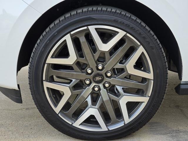 New 2026 Star White Metallic Tri-Coat Ford MAX Platinum® image 30