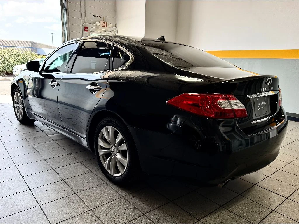 Used 2011 Black Obsidian INFINITI Base image 4