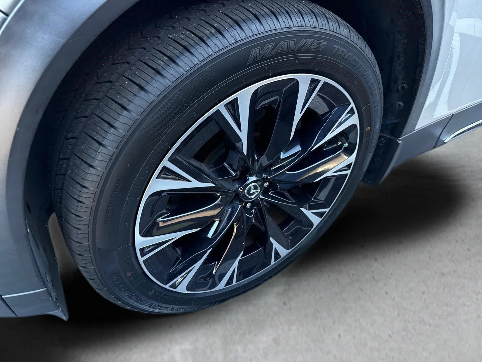 Used 2024 Platinum Quartz Mazda Premium Plus image 3
