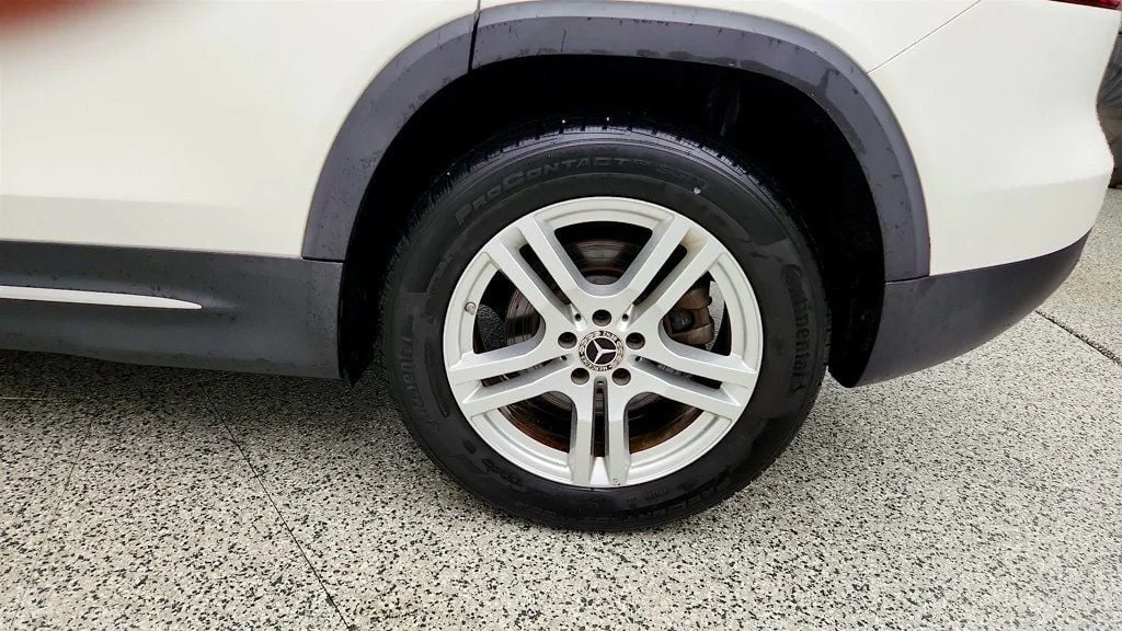Used 2023 Polar White Mercedes-Benz GLB 250 4MATIC® SUV w/ Premium Package & Panorama Roof image 9
