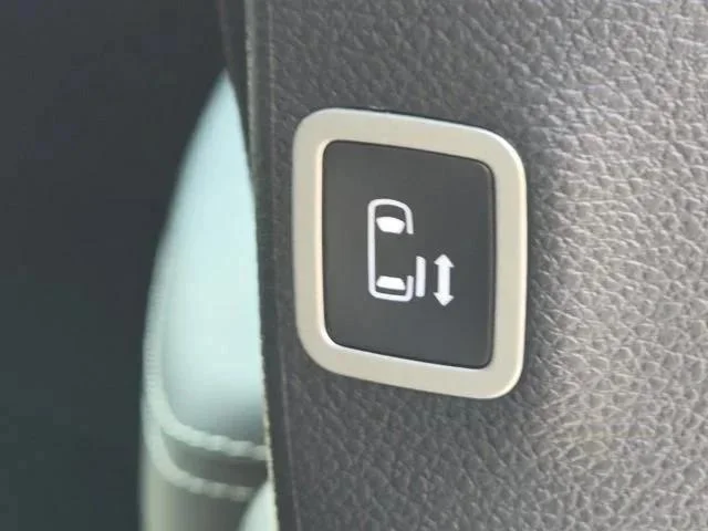 2026 Chrysler Pacifica Select - Photo 17