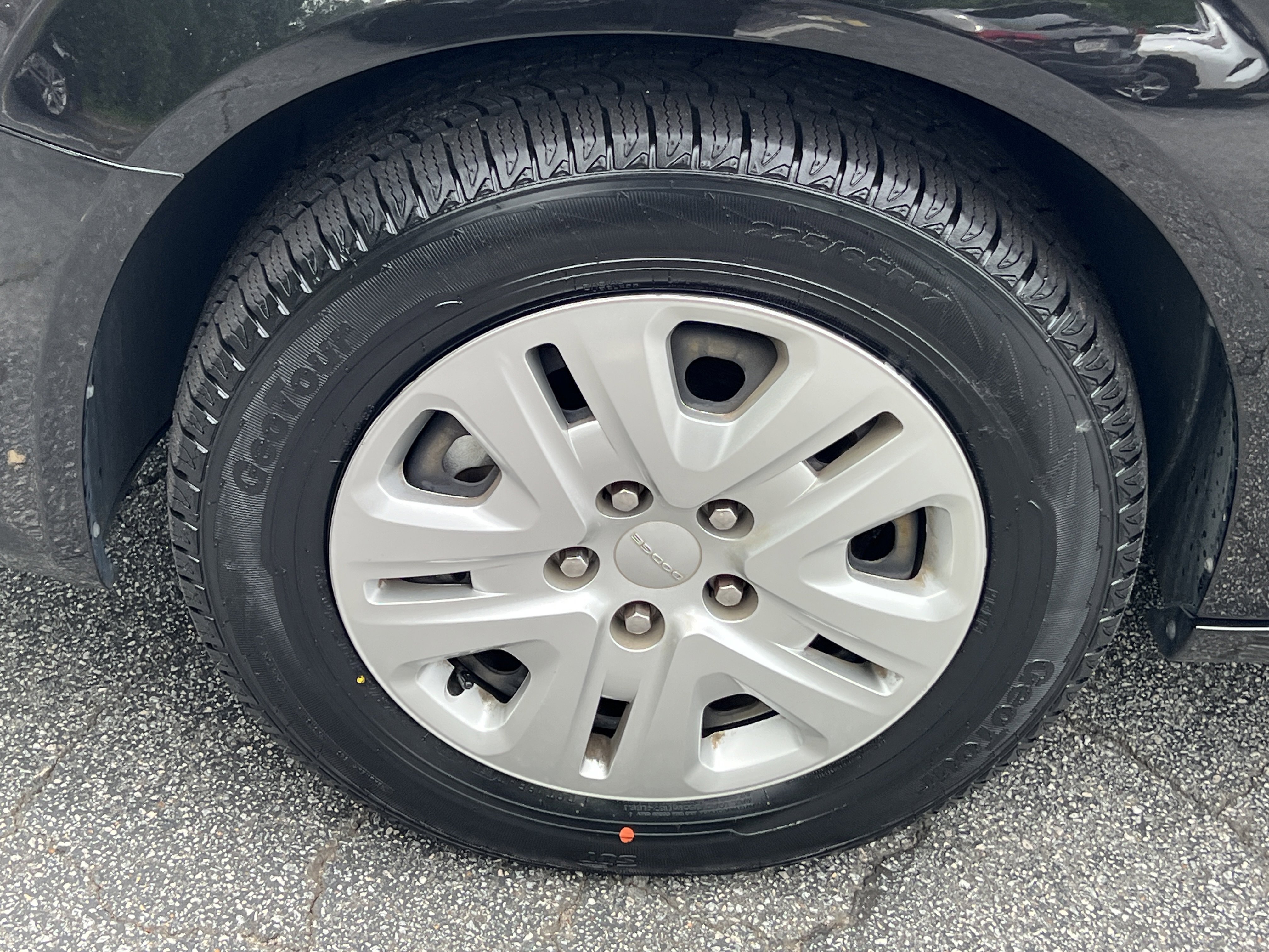 Used 2019 Black Onyx Crystal Pearlcoat Dodge SE image 12