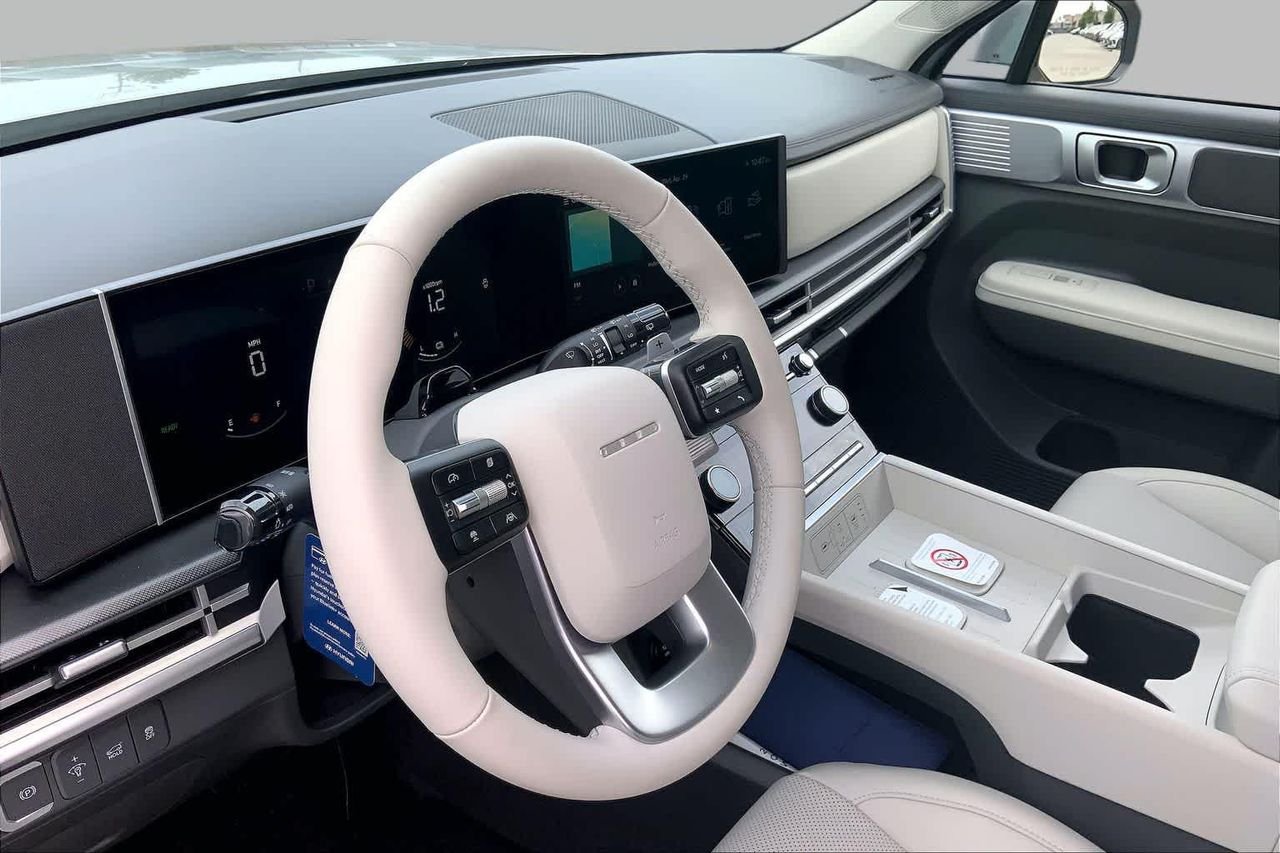 New 2026 Shimmering Silver Hyundai SEL image 9