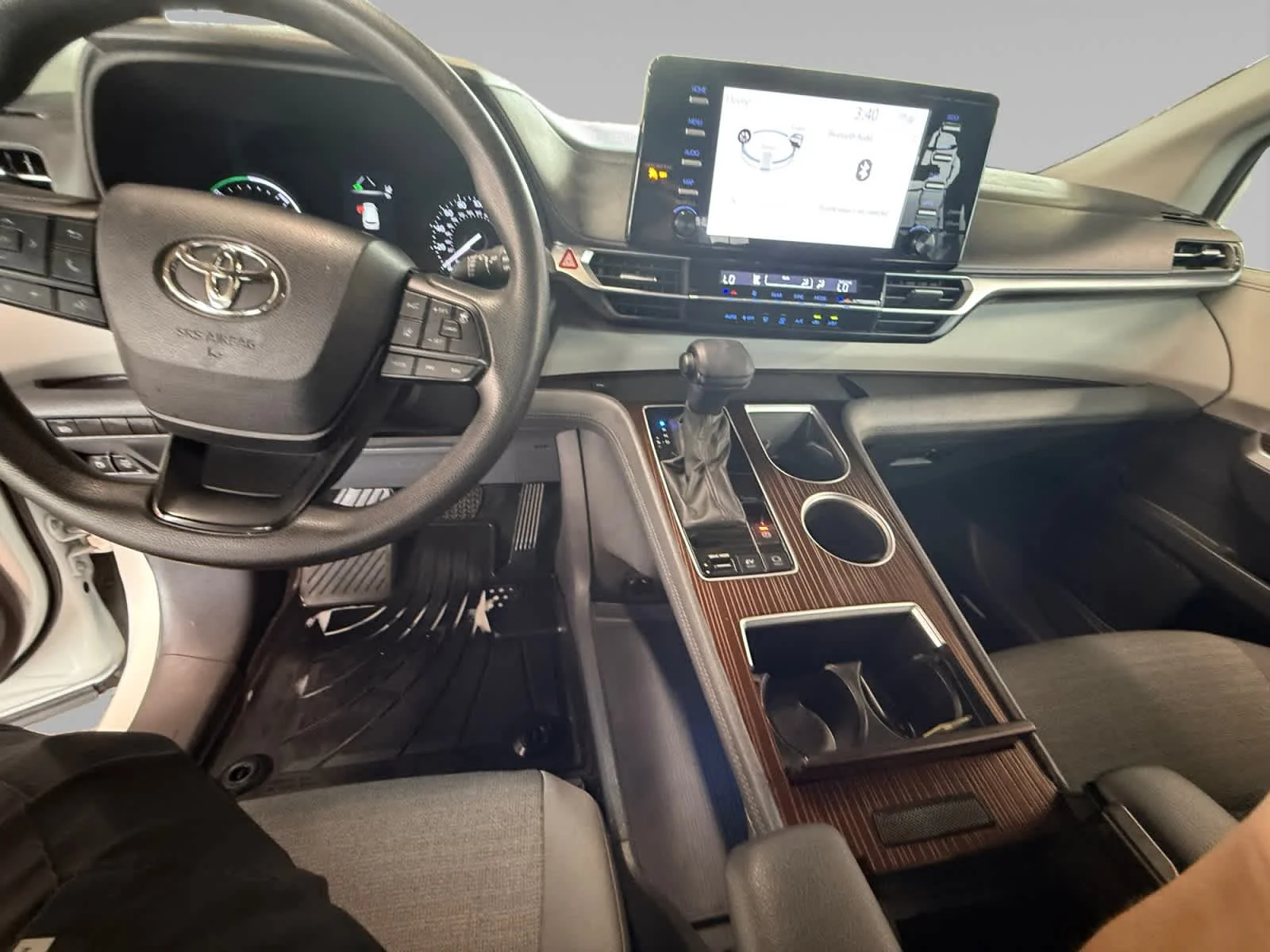 Used 2024 Ice Cap Toyota LE image 21