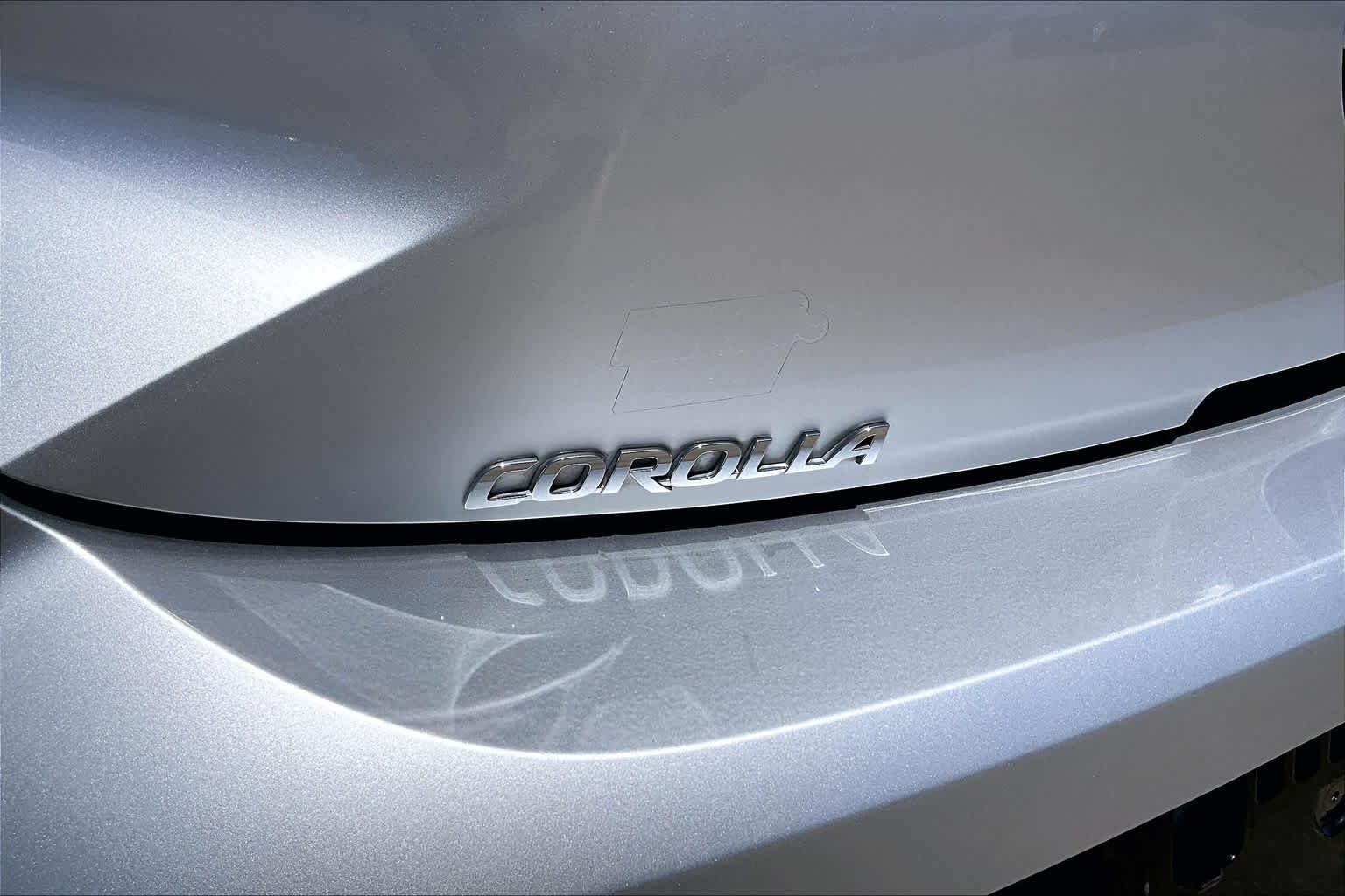 Used 2024 Classic Silver Metallic/Midnight Black Metallic Toyota XSE image 30