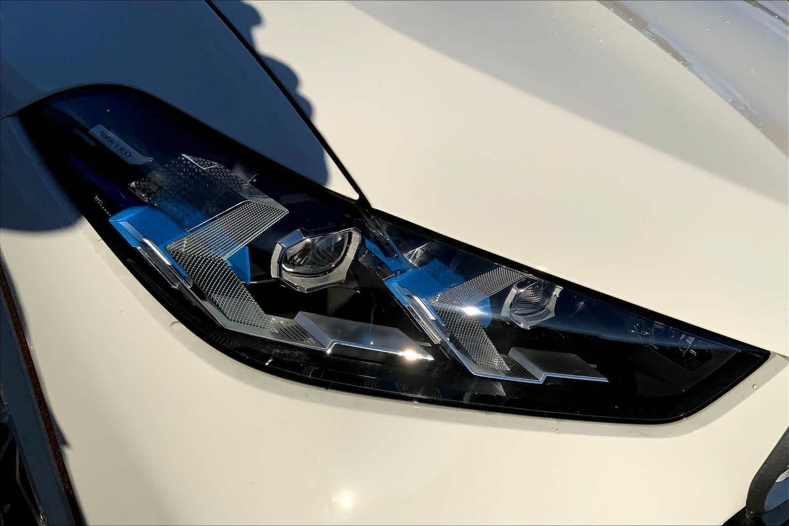 New 2026 Alpine White BMW xDrive40i image 13
