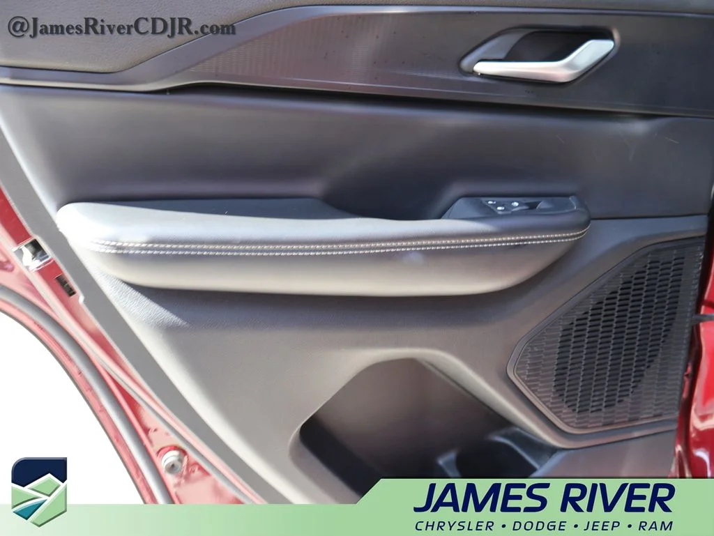 Used 2024 Red Jeep Laredo image 16