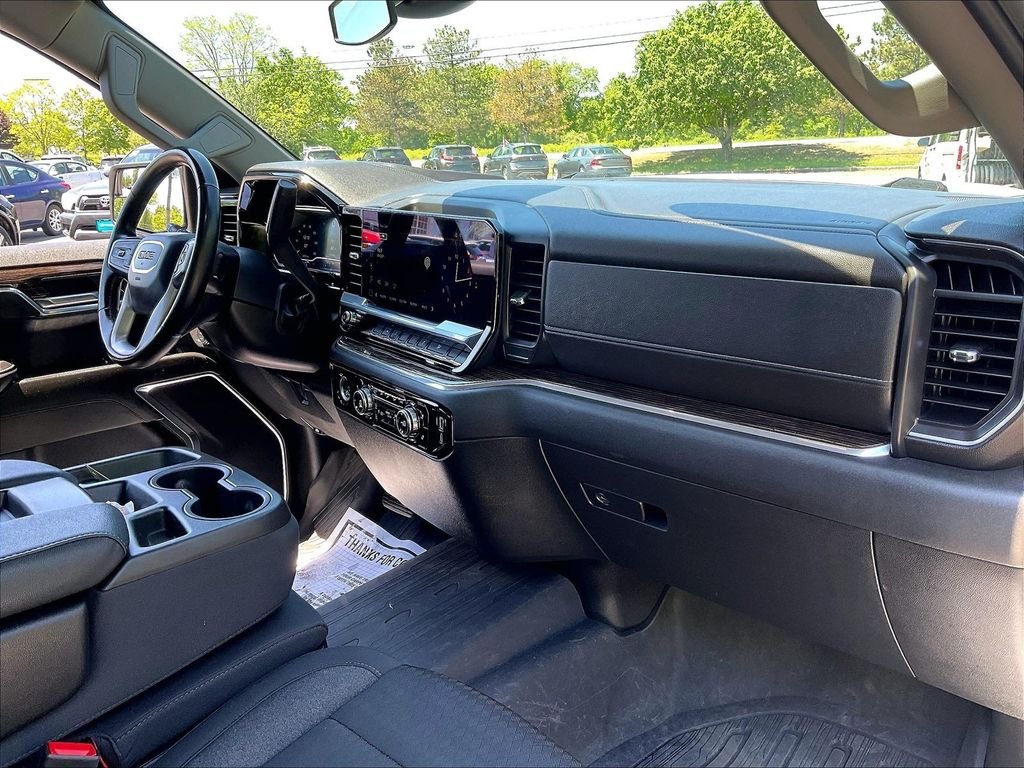 Used 2023 White GMC Elevation image 14