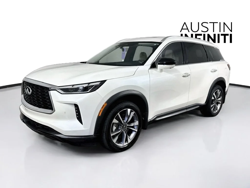 Certified Used 2024 White INFINITI LUXE image 5