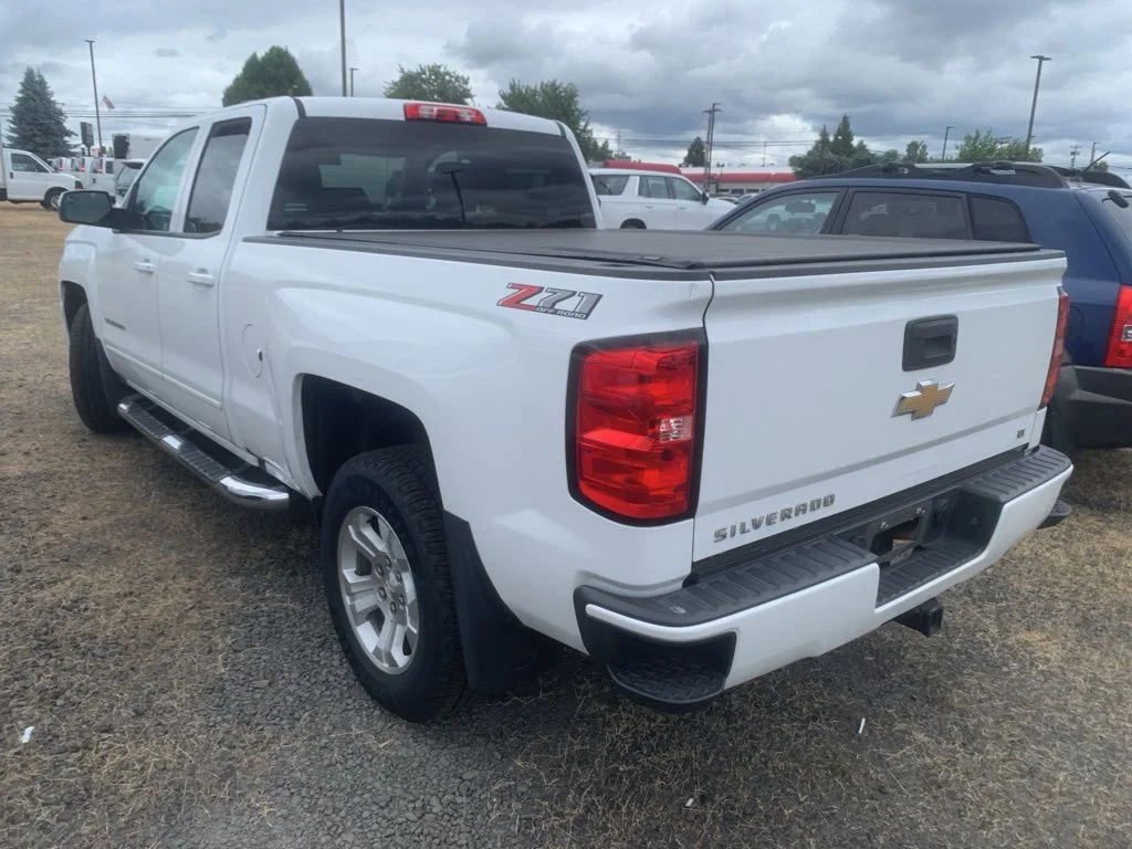 Used 2018 SUMMIT WHITE Chevrolet LT image 2