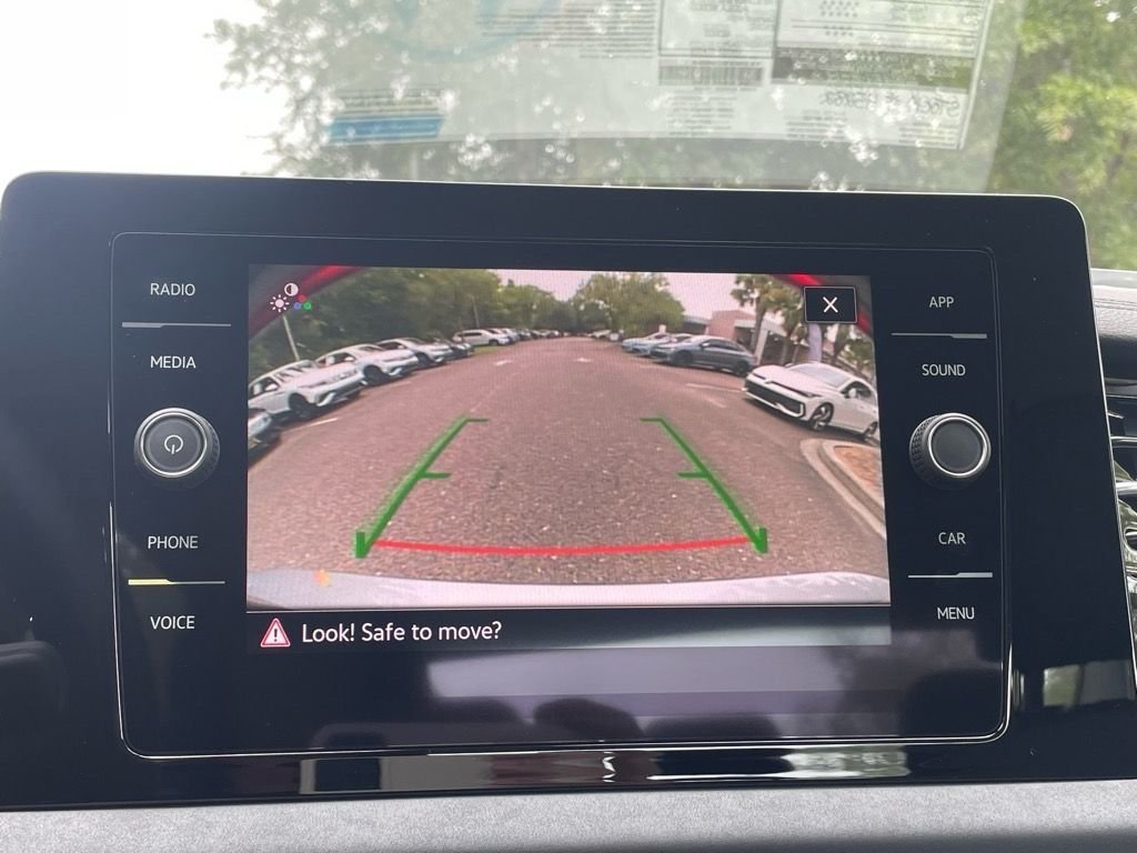 2025 Volkswagen Jetta SE - Photo 14