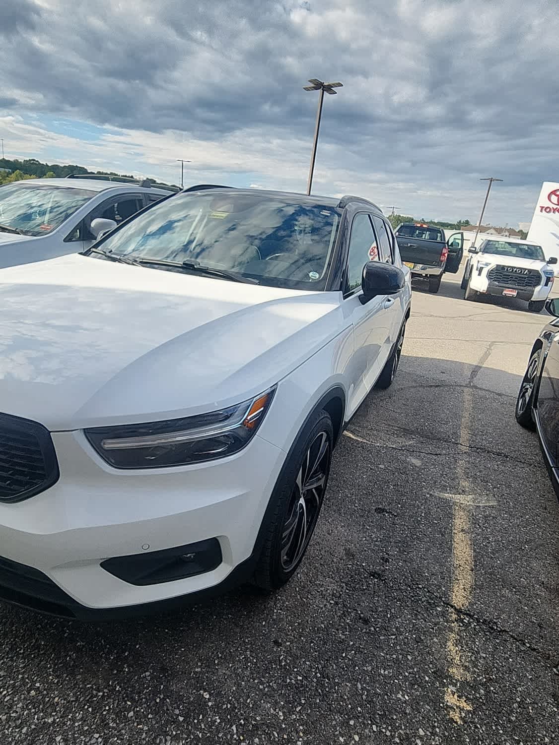 Used 2020 White Volvo R-Design image 2