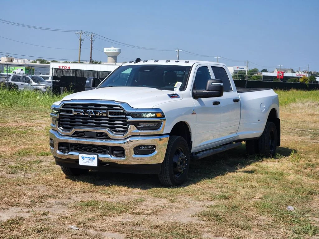 New 2026 Bright White Clear-Coat Exterior Paint RAM Tradesman image 2
