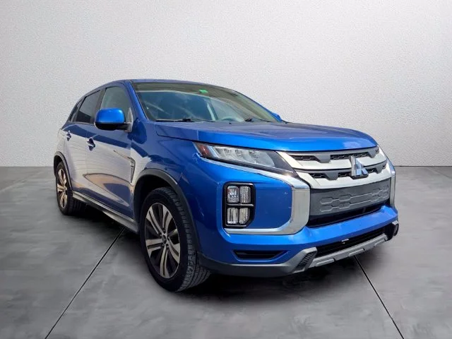 Used 2020 Blue Mitsubishi  image 3