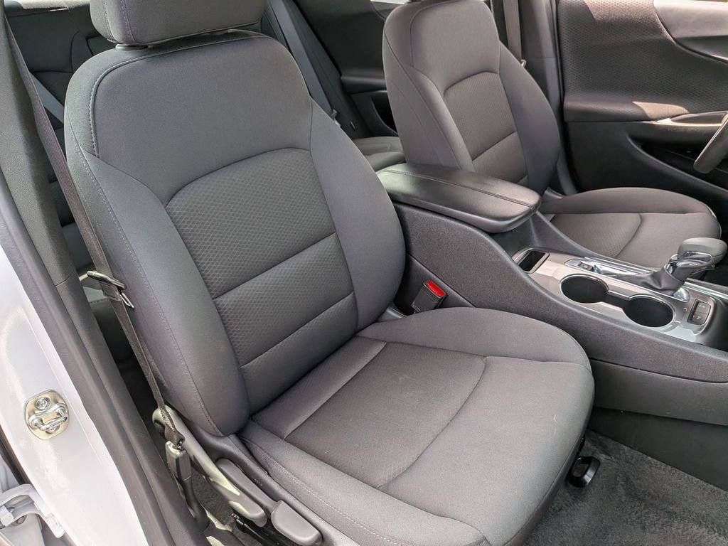 Used 2025 White Chevrolet LT image 32