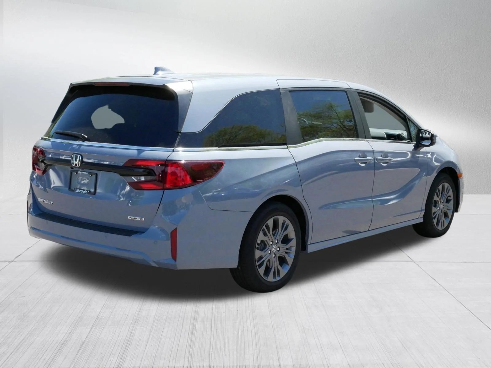 Certified Used 2026 Sonic Gray Pearl Honda Touring image 7