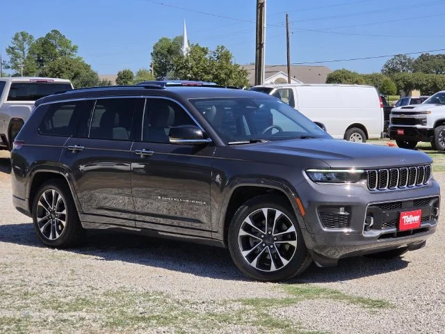 Used 2023 Gray Jeep Overland image 2