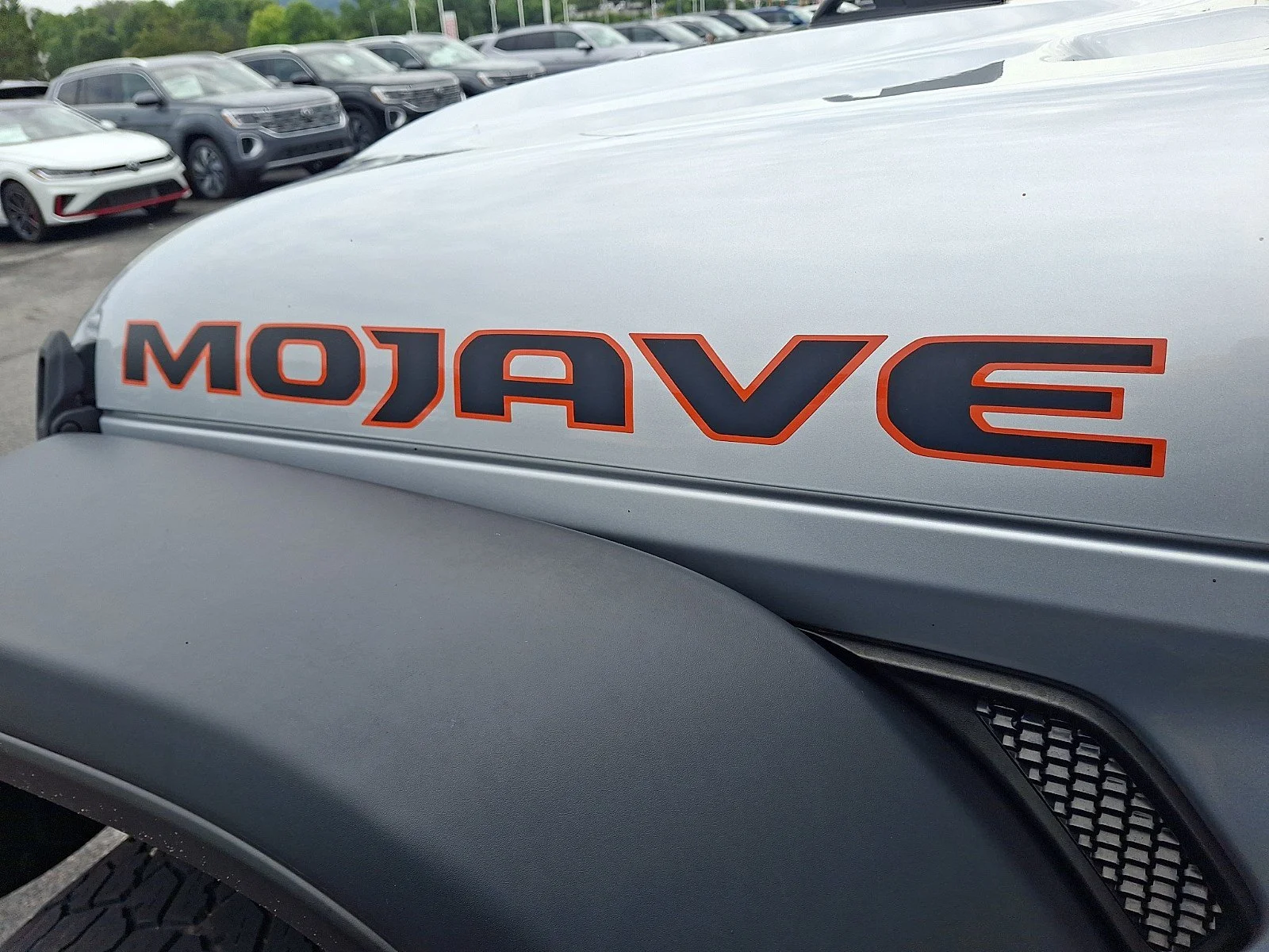 Used 2022 Silver Zynith Clearcoat Jeep Mojave image 7