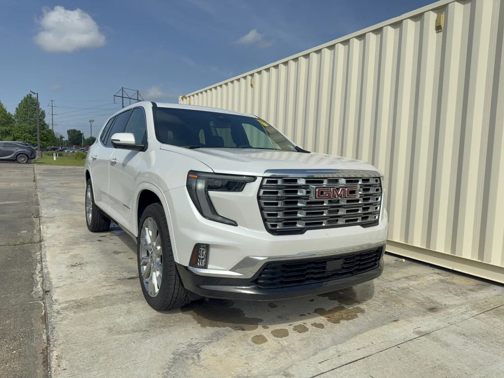 2024 GMC Acadia Denali AWD's photo