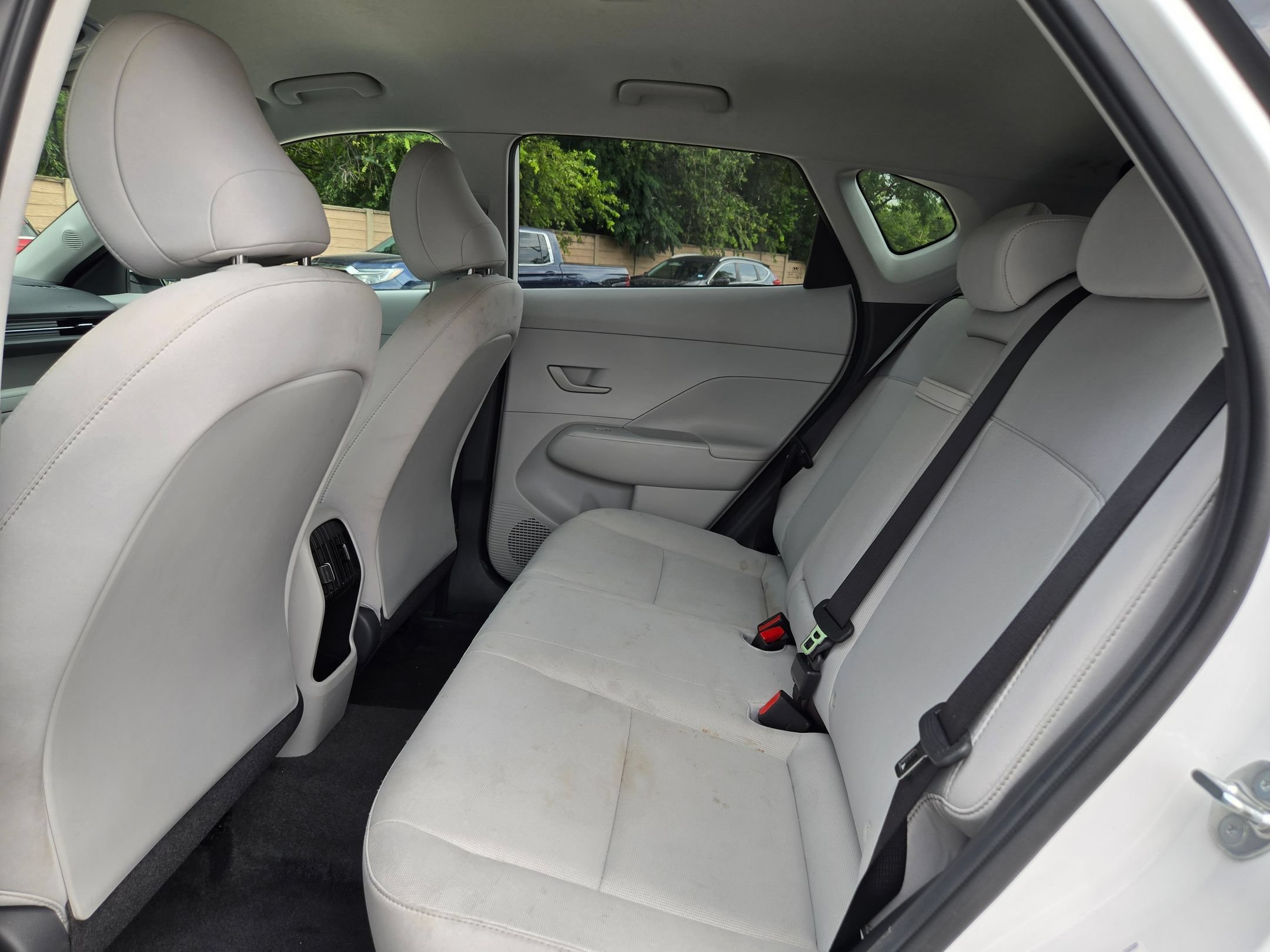 Used 2025 Atlas White Hyundai SEL image 14