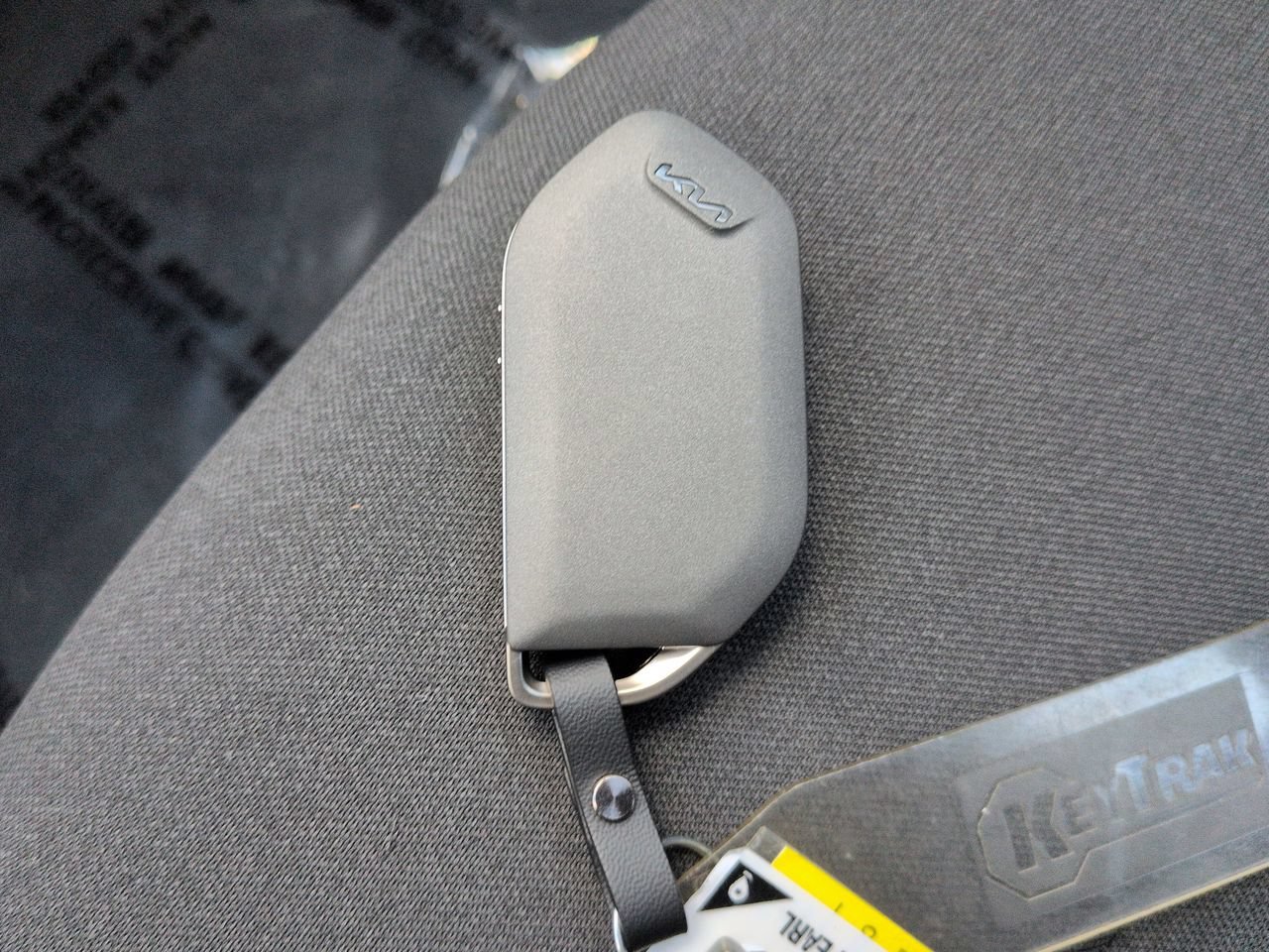New 2026 Snow White Pearl Kia LX image 30