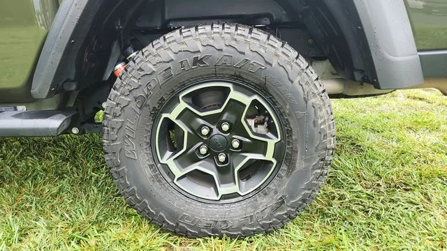 Used 2022 Sarge Green Clearcoat Jeep Mojave image 9