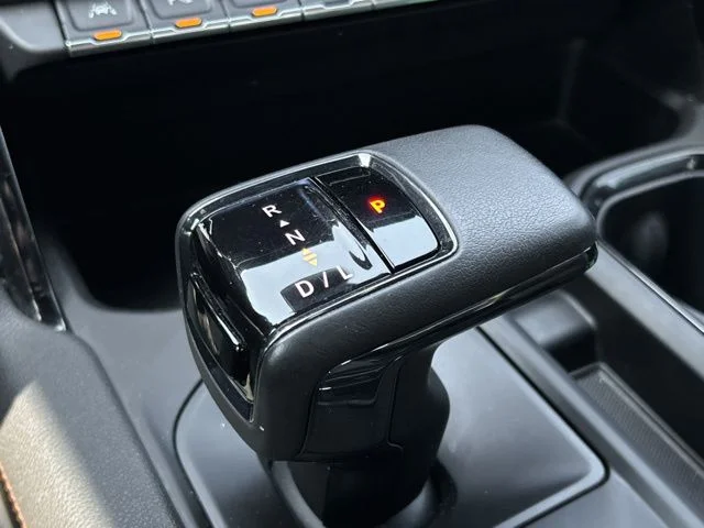 Used 2022 White GMC AT4 image 44