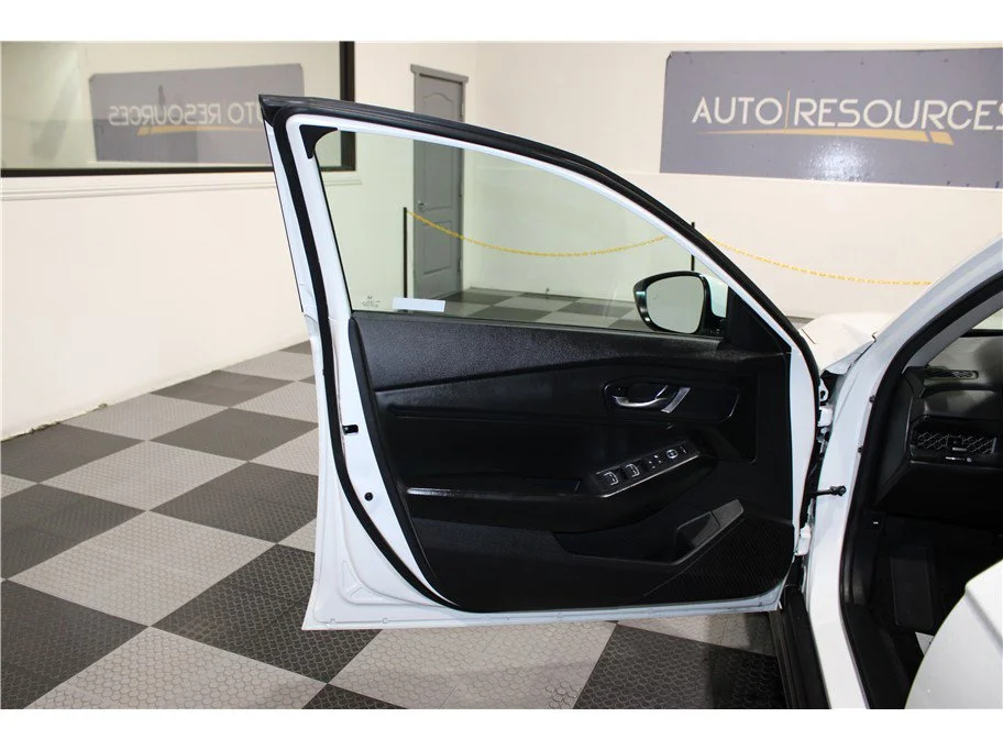 Used 2024 White Honda EX image 11