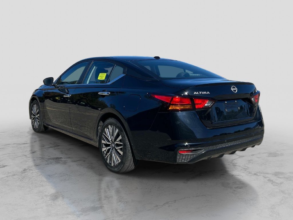 Used 2024 Black Nissan 2.5 SV image 3