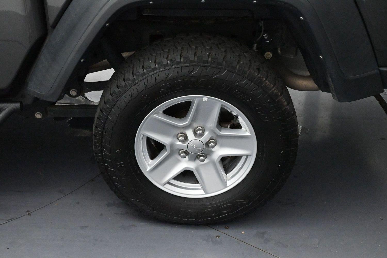 Used 2023 Granite Crystal Metallic Clearcoat Jeep Sport S image 27