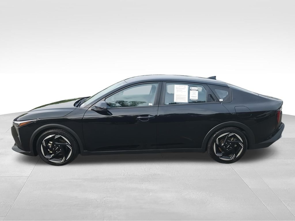 Used 2025 Black Kia EX image 5
