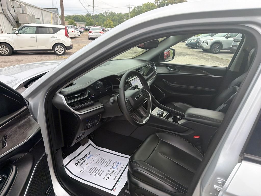 Used 2024 Silver Jeep 4xe image 15