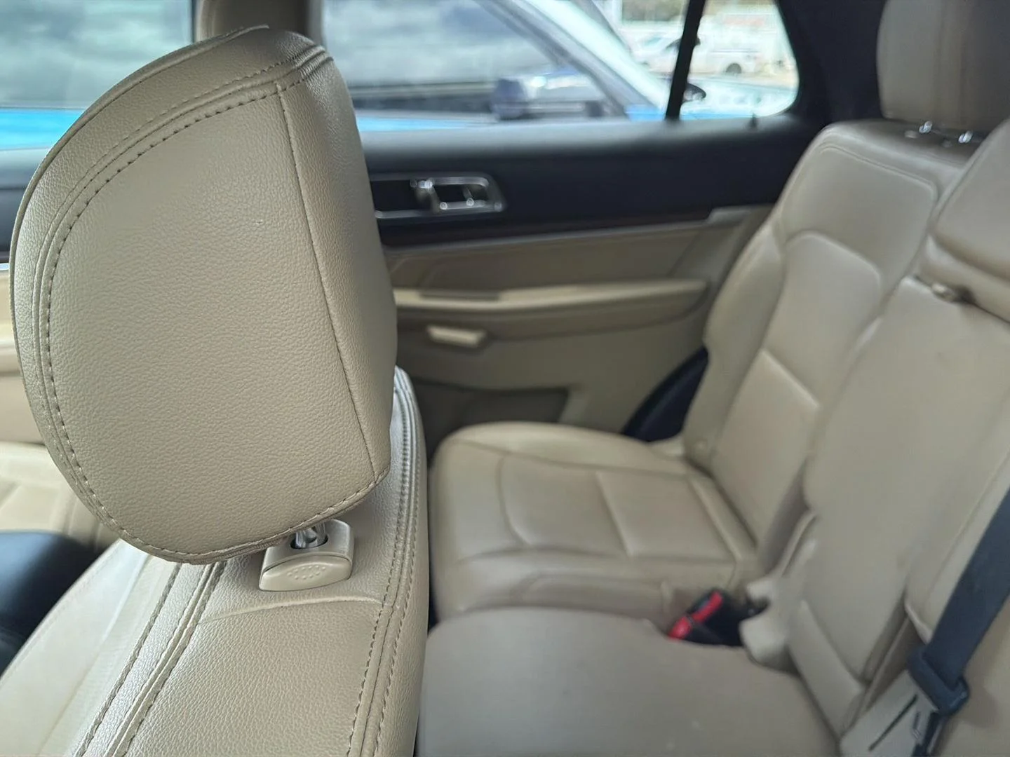 Used 2017 White Gold Ford Limited image 6