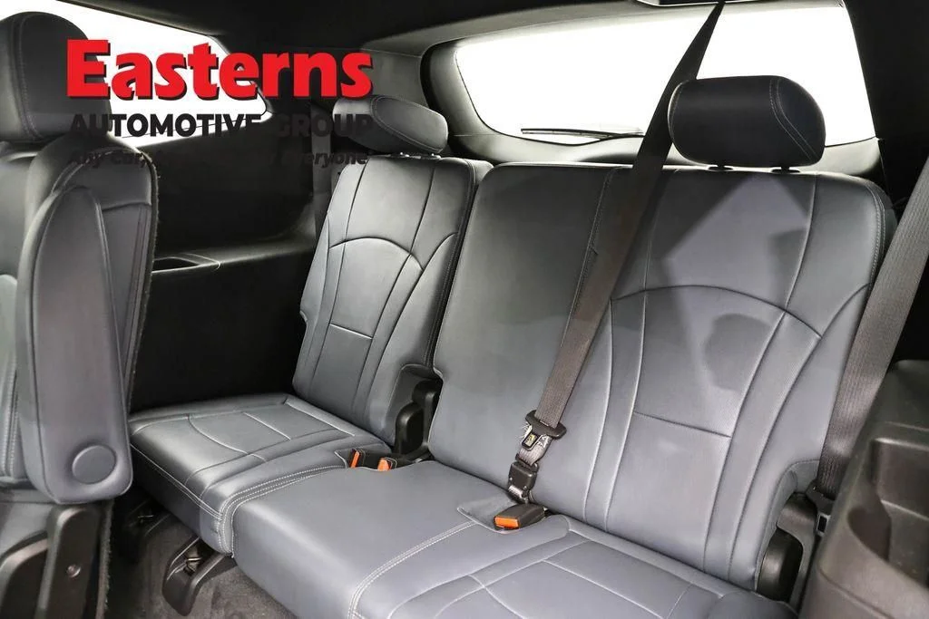 Used 2023 Green Buick Essence image 28