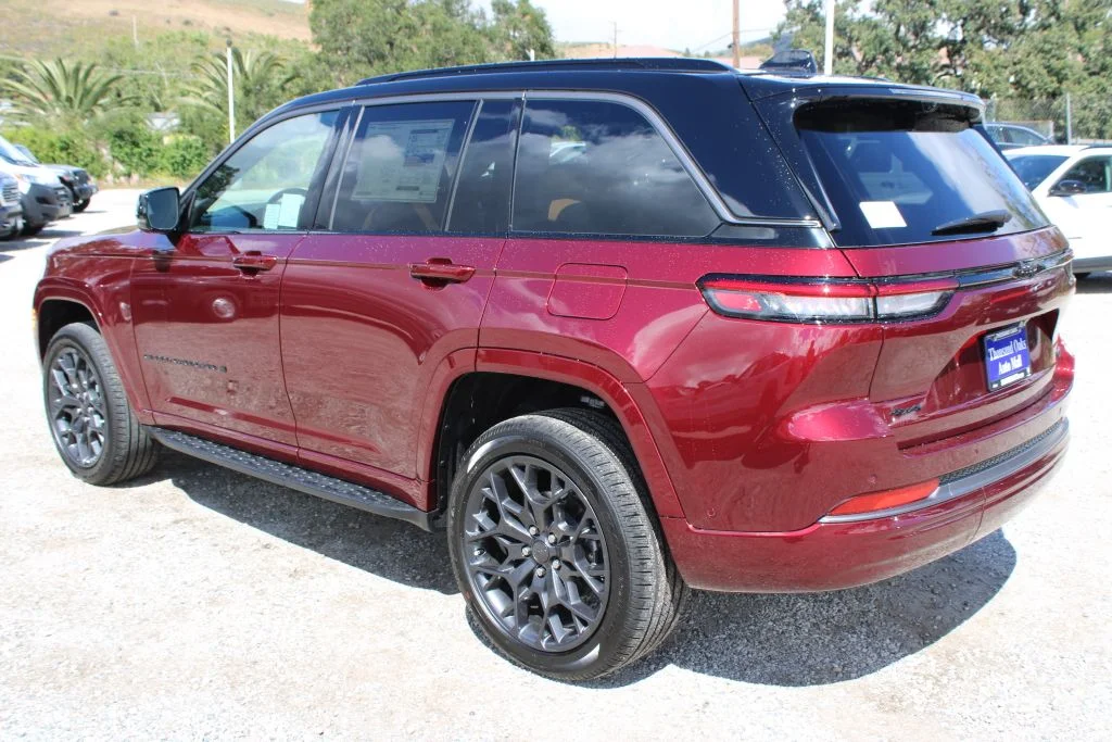 New 2026 Velvet Red Pearl-Coat Exterior Paint Jeep Summit image 6