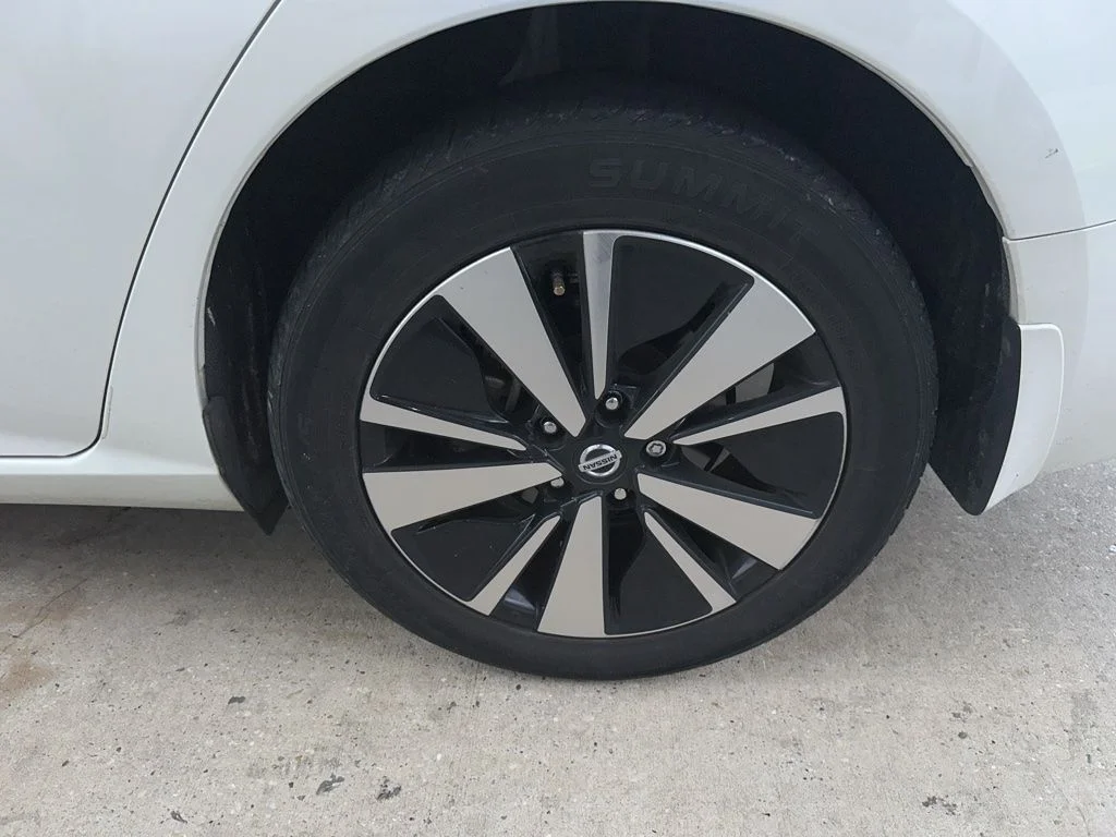 Used 2022 White Nissan 2.5 SV image 2