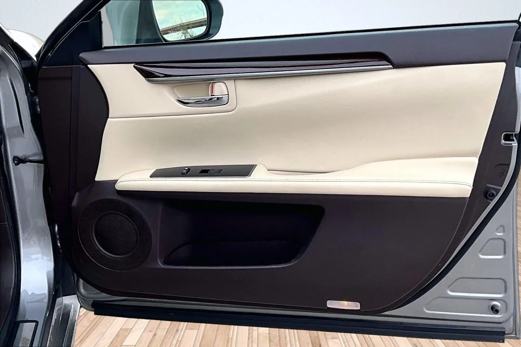 Used 2017 Silver Lexus 350 image 17